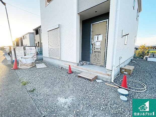 【外観】周辺は落ち着いた街並みの住宅地！子育てがしやすい住環境です！まだ未完成ですが、現地でしかわからない事もございます。是非一度ご覧ください。 