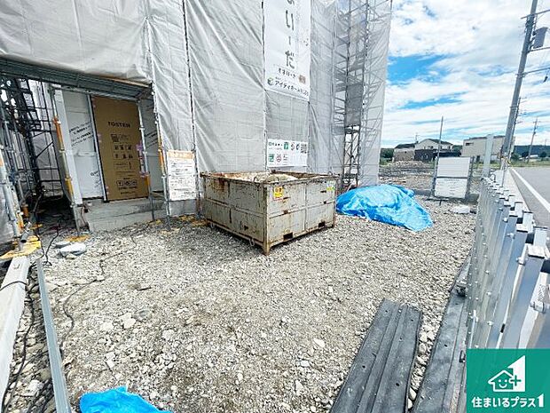 【外観】周辺は落ち着いた街並みの住宅地！子育てがしやすい住環境です！まだ未完成ですが、現地でしかわからない事もございます。是非一度ご覧ください。 