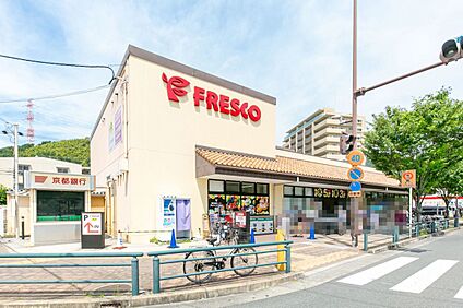 フレスコ上牧店 710m