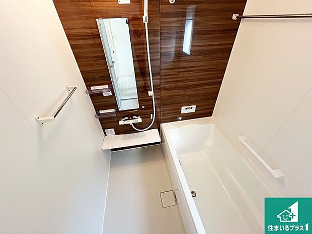 周辺は落ち着いた街並みの住宅地！子育てがしやすい住環境です！まだ未完成ですが、現地でしかわからない事もございます。是非一度ご覧ください。