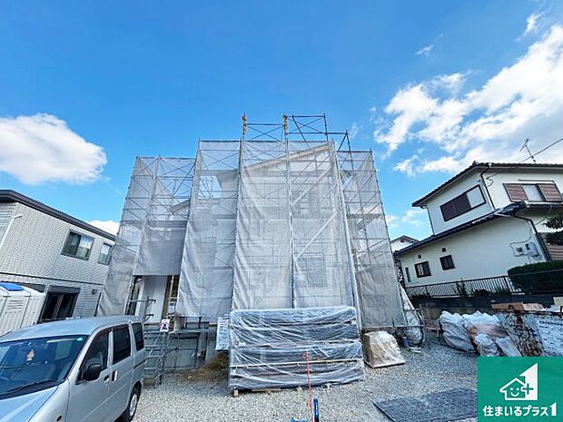 周辺は落ち着いた街並みの住宅地！子育てがしやすい住環境です！まだ未完成ですが、現地でしかわからない事もございます。是非一度ご覧ください。