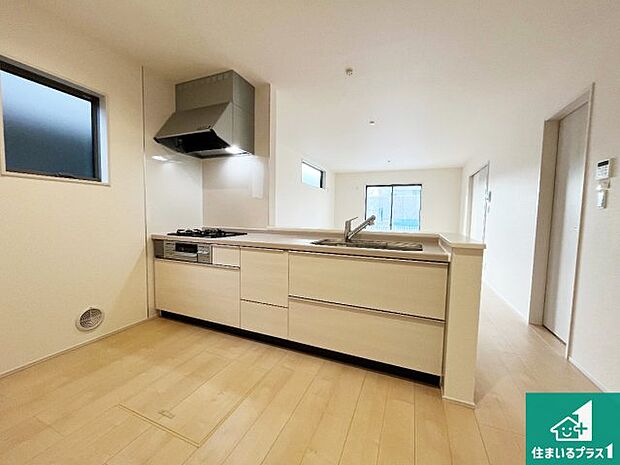 子供を見守りながらお料理が出来るため家族のコミュニケーションか増えます♪スペースが広く確保されている為お子様が大きくなったときは一緒に料理を楽しめます♪