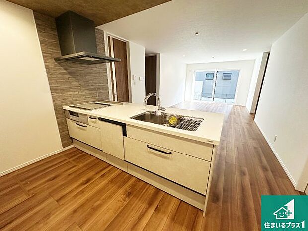 子供を見守りながらお料理が出来るため家族のコミュニケーションか増えます♪スペースが広く確保されている為お子様が大きくなったときは一緒に料理を楽しめます♪