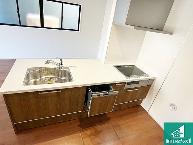 子供を見守りながらお料理が出来るため家族のコミュニケーションか増えます♪スペースが広く確保されている為お子様が大きくなったときは一緒に料理を楽しめます♪