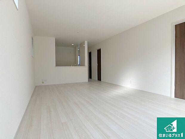 子供を見守りながらお料理が出来るため家族のコミュニケーションか増えます♪スペースが広く確保されている為お子様が大きくなったときは一緒に料理を楽しめます♪