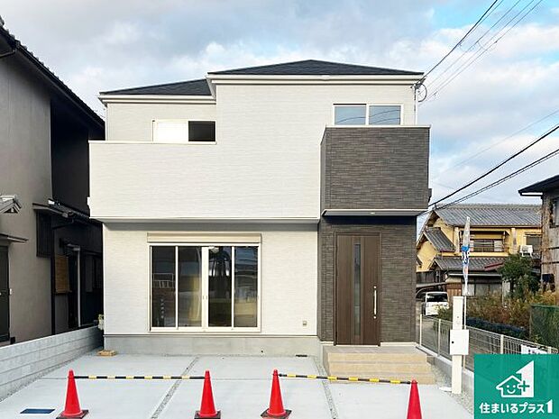 周辺は落ち着いた街並みの住宅地！子育てがしやすい住環境です！まだ未完成ですが、現地でしかわからない事もございます。是非一度ご覧ください。