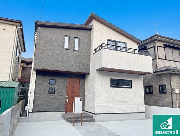 周辺は落ち着いた街並みの住宅地！子育てがしやすい住環境です！まだ未完成ですが、現地でしかわからない事もございます。是非一度ご覧ください。