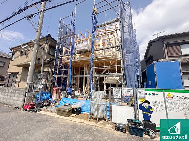 周辺は落ち着いた街並みの住宅地！子育てがしやすい住環境です！まだ未完成ですが、現地でしかわからない事もございます。是非一度ご覧ください。