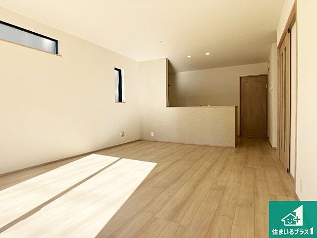 子供を見守りながらお料理が出来るため家族のコミュニケーションか増えます♪スペースが広く確保されている為お子様が大きくなったときは一緒に料理を楽しめます♪