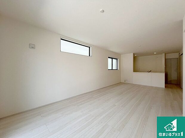 周辺は落ち着いた街並みの住宅地！子育てがしやすい住環境です！まだ未完成ですが、現地でしかわからない事もございます。是非一度ご覧ください。