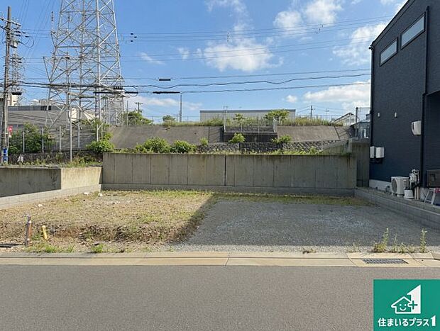 周辺は落ち着いた街並みの住宅地！子育てがしやすい住環境です！まだ未完成ですが、現地でしかわからない事もございます。是非一度ご覧ください。