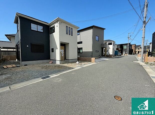 周辺は落ち着いた街並みの住宅地！子育てがしやすい住環境です！まだ未完成ですが、現地でしかわからない事もございます。是非一度ご覧ください。