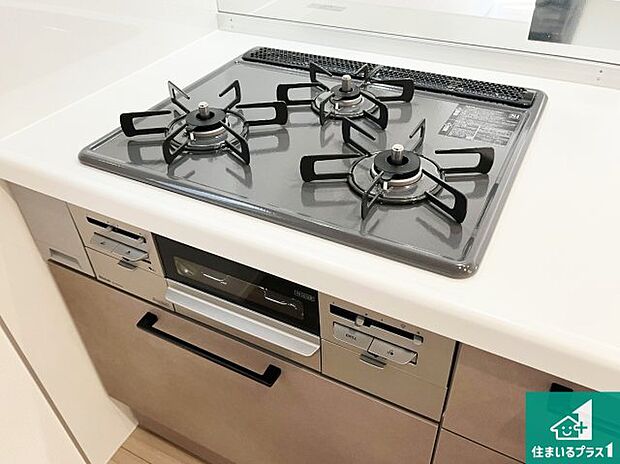 【コンロ】ダブル高火力Siセンサー付きコンロ!3口あるので、まとめて料理をする時も大活躍!