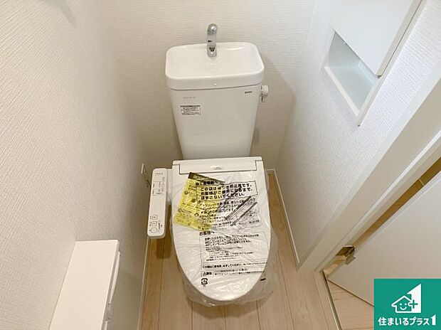 【トイレ】1・2階の2ヶ所にあるので、朝の忙しい時間の順番待ちもなく、深夜の利用にも大変便利です。