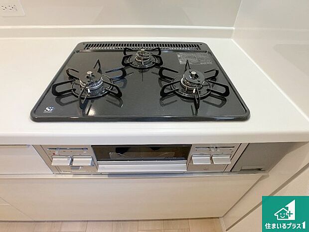 【コンロ】ダブル高火力Siセンサー付きコンロ!3口あるので、まとめて料理をする時も大活躍!