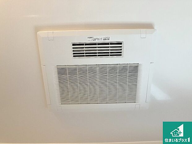 【浴室暖房乾燥機】四季を通して快適なバスライフをお手伝いする浴室暖房乾燥機!浴室の乾燥・暖房・涼風・換気はもちろん、24時間換気にも対応!