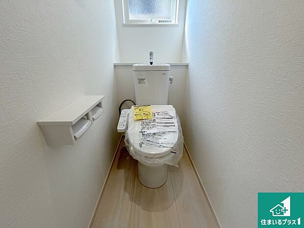 【トイレ】1・2階の2ヶ所にあるので、朝の忙しい時間の順番待ちもなく、深夜の利用にも大変便利です。