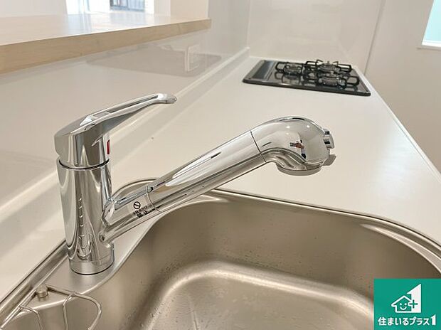 【キッチン水栓】浄水器を内蔵！炊飯時、お茶を作る時に安心してお水を使えます！お湯と冷水、浄水と原水、シャワーの切替えもワンタッチです！