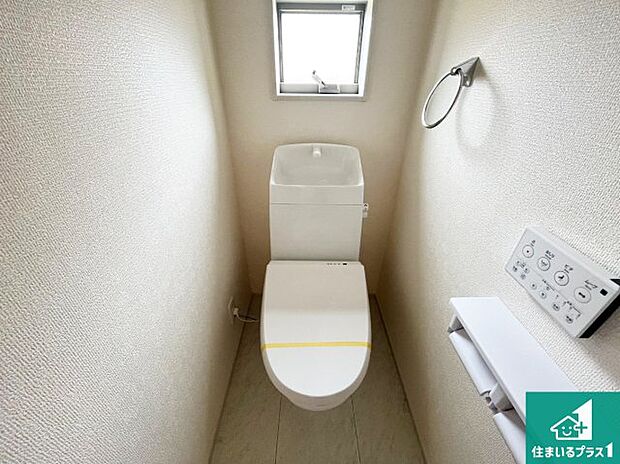 【トイレ】1・2階の2ヶ所にあるので、朝の忙しい時間の順番待ちもなく、深夜の利用にも大変便利です。