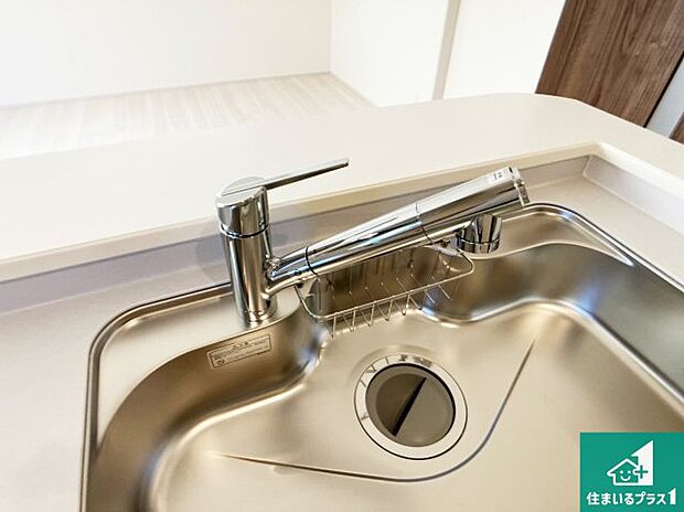 【キッチン水栓】浄水器を内蔵!炊飯時、お茶を作る時に安心してお水を使えます!お湯と冷水、浄水と原水、シャワーの切替えもワンタッチです!