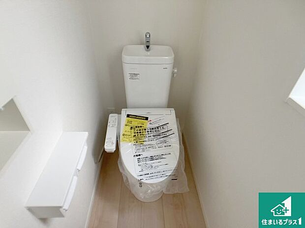 【トイレ】1・2階の2ヶ所にあるので、朝の忙しい時間の順番待ちもなく、深夜の利用にも大変便利です。