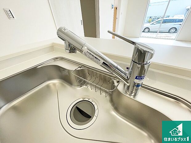 【キッチン水栓】浄水器を内蔵!炊飯時、お茶を作る時に安心してお水を使えます!お湯と冷水、浄水と原水、シャワーの切替えもワンタッチです!