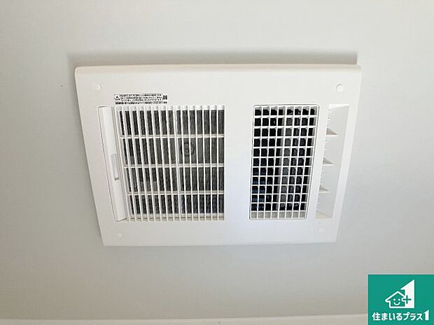 【浴室暖房乾燥機】四季を通して快適なバスライフをお手伝いする浴室暖房乾燥機!浴室の乾燥・暖房・涼風・換気はもちろん、24時間換気にも対応!