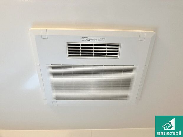 【浴室暖房乾燥機】四季を通して快適なバスライフをお手伝いする浴室暖房乾燥機!浴室の乾燥・暖房・涼風・換気はもちろん、24時間換気にも対応!