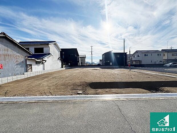 【外観】周辺は落ち着いた街並みの住宅地!子育てがしやすい住環境です!まだ未完成ですが、現地でしかわからない事もございます。是非一度ご覧ください。