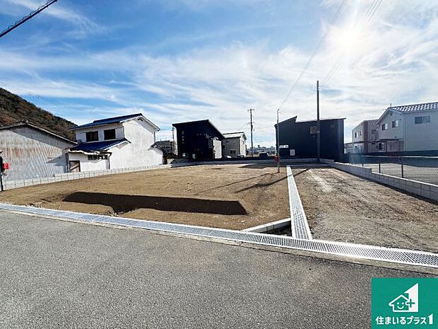 【外観】周辺は落ち着いた街並みの住宅地!子育てがしやすい住環境です!まだ未完成ですが、現地でしかわからない事もございます。是非一度ご覧ください。