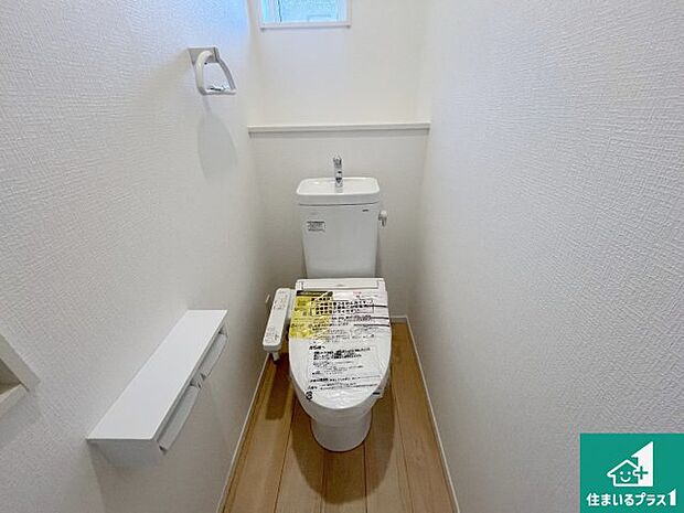 【トイレ】1・2階の2ヶ所にあるので、朝の忙しい時間の順番待ちもなく、深夜の利用にも大変便利です。