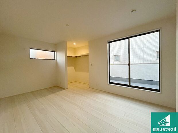 【洋室】収納スペースが充実しているので子供の成長に合わせてたくさん収納ができます!家族構成に合わせた様々な活用ができる収納!