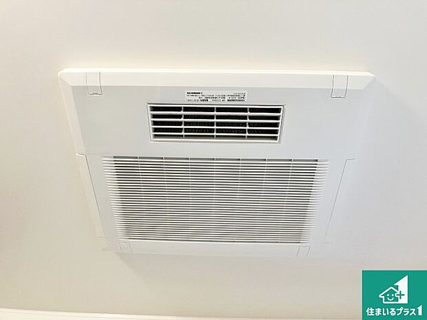 【浴室暖房乾燥機】四季を通して快適なバスライフをお手伝いする浴室暖房乾燥機!浴室の乾燥・暖房・涼風・換気はもちろん、24時間換気にも対応!