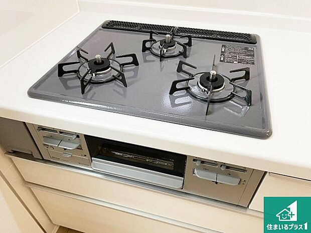 【コンロ】ダブル高火力Siセンサー付きコンロ!3口あるので、まとめて料理をする時も大活躍!