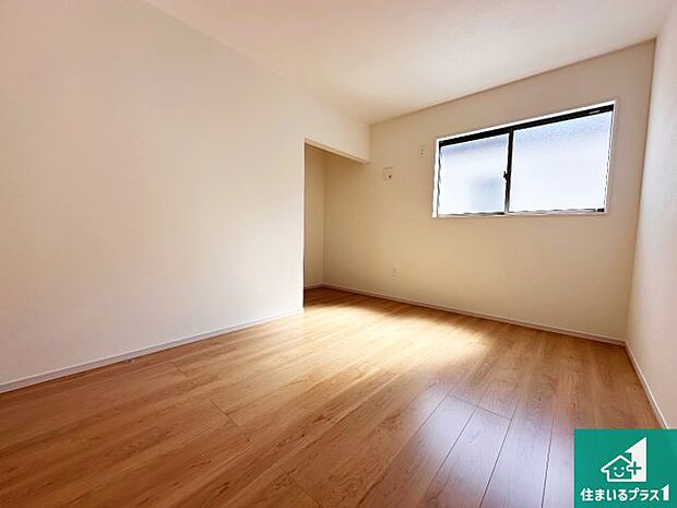 【洋室】収納スペースが充実しているので子供の成長に合わせてたくさん収納ができます!家族構成に合わせた様々な活用ができる収納!