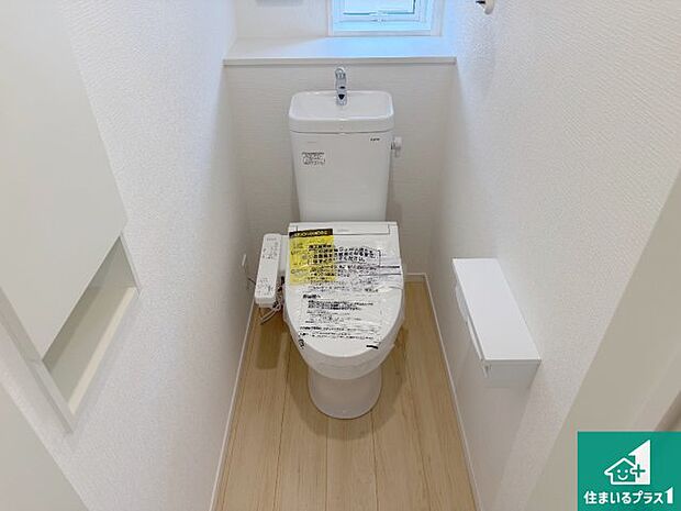 【トイレ】1・2階の2ヶ所にあるので、朝の忙しい時間の順番待ちもなく、深夜の利用にも大変便利です。