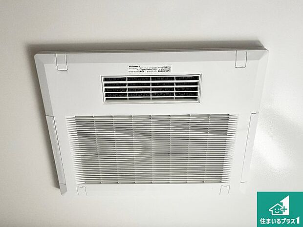 【浴室暖房乾燥機】四季を通して快適なバスライフをお手伝いする浴室暖房乾燥機！浴室の乾燥・暖房・涼風・換気はもちろん、２４時間換気にも対応！