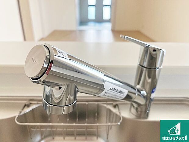 【キッチン水栓】浄水器を内蔵！炊飯時、お茶を作る時に安心してお水を使えます！お湯と冷水、浄水と原水、シャワーの切替えもワンタッチです！