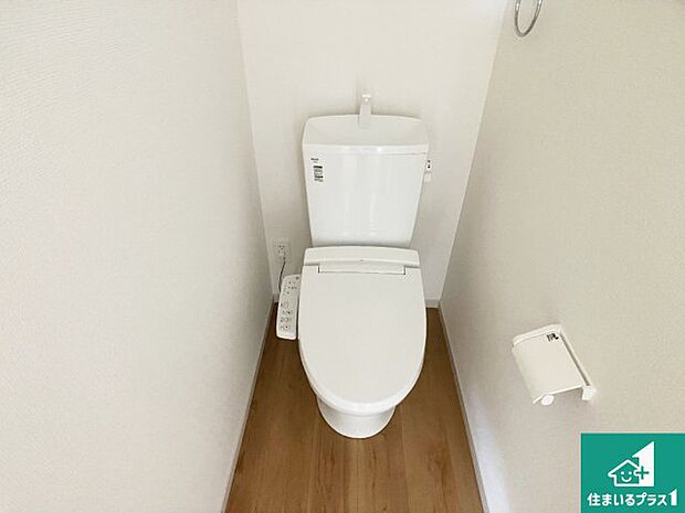 【トイレ】1・2階の2ヶ所にあるので、朝の忙しい時間の順番待ちもなく、深夜の利用にも大変便利です。