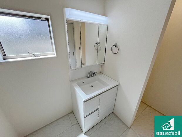 【洋室】シンプルな洋室は、自分好みのインテリアが楽しめます♪ご家族とインテリアや家具を選びに行くのは新築購入時の醍醐味の一つです。ぜひお楽しみください♪