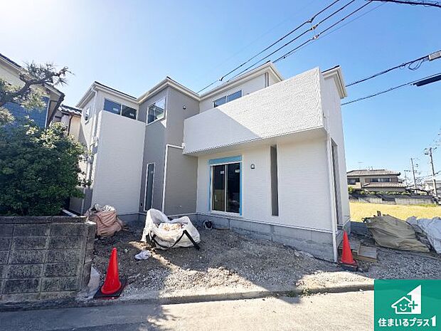 【外観】周辺は落ち着いた街並みの住宅地！子育てがしやすい住環境です！まだ未完成ですが、現地でしかわからない事もございます。是非一度ご覧ください。