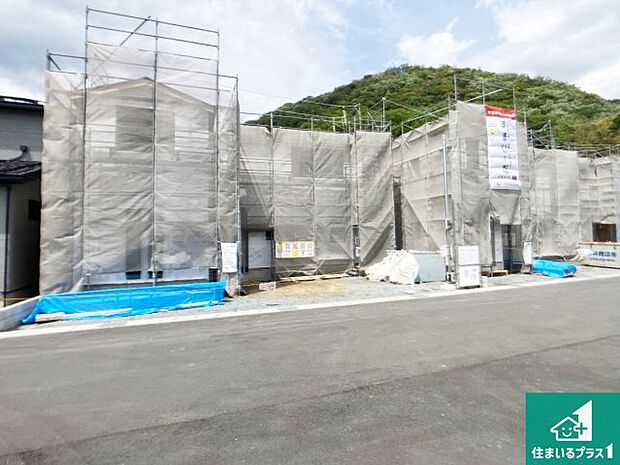【外観】周辺は落ち着いた街並みの住宅地!子育てがしやすい住環境です!まだ未完成ですが、現地でしかわからない事もございます。是非一度ご覧ください。