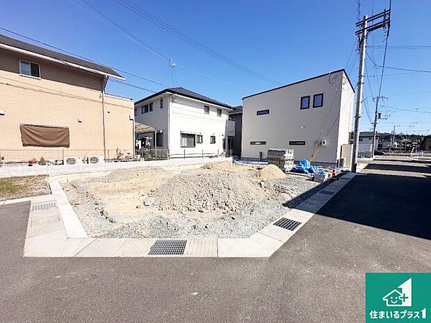 【外観】周辺は落ち着いた街並みの住宅地！子育てがしやすい住環境です！まだ未完成ですが、現地でしかわからない事もございます。是非一度ご覧ください。