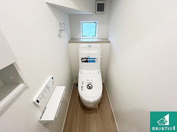 【トイレ】1・2階の2ヶ所にあるので、朝の忙しい時間の順番待ちもなく、深夜の利用にも大変便利です。