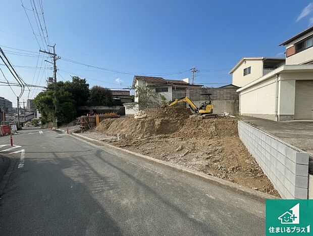 【外観】周辺は落ち着いた街並みの住宅地!子育てがしやすい住環境です!まだ未完成ですが、現地でしかわからない事もございます。是非一度ご覧ください。