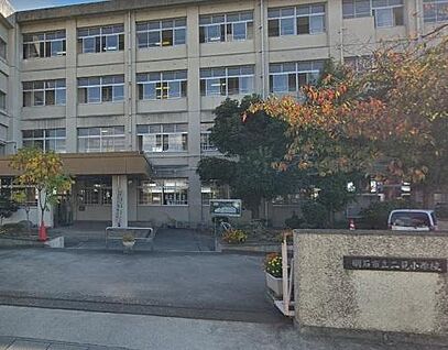 明石市立二見小学校 徒歩671m