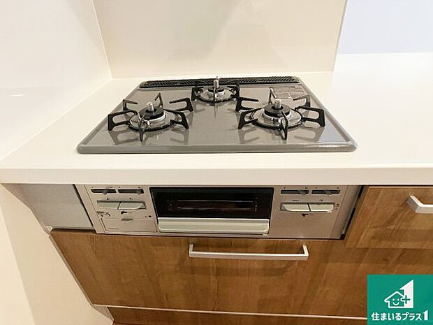【コンロ】ダブル高火力Siセンサー付きコンロ!3口あるので、まとめて料理をする時も大活躍!