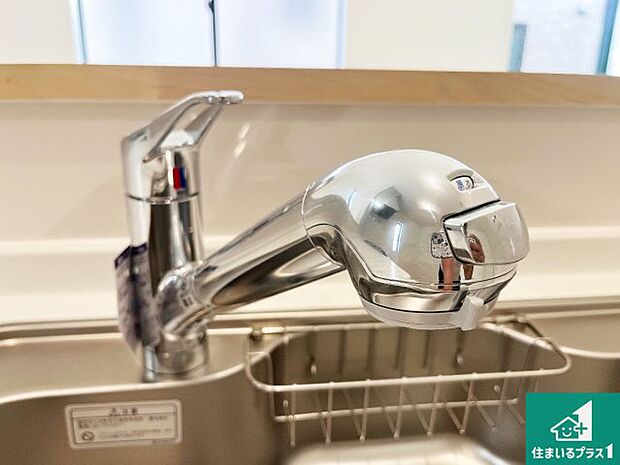 【キッチン水栓】浄水器を内蔵!炊飯時、お茶を作る時に安心してお水を使えます!お湯と冷水、浄水と原水、シャワーの切替えもワンタッチです!