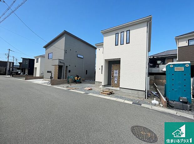 【外観】周辺は落ち着いた街並みの住宅地！子育てがしやすい住環境です！まだ未完成ですが、現地でしかわからない事もございます。是非一度ご覧ください。