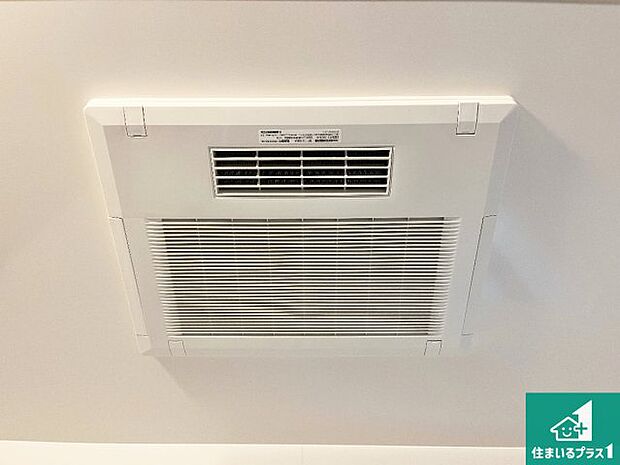 【浴室暖房乾燥機】四季を通して快適なバスライフをお手伝いする浴室暖房乾燥機!浴室の乾燥・暖房・涼風・換気はもちろん、24時間換気にも対応!